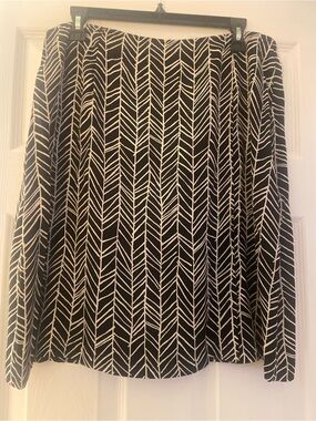 Casual Corner Black and White Chevron Pencil Skirt